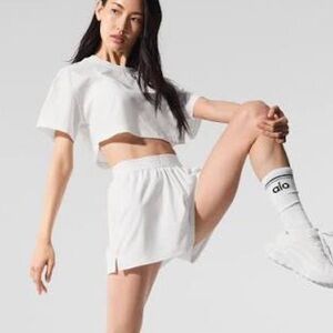 NWOT - Alo Yoga Super Cropped All Day relaxed tee in white size XS